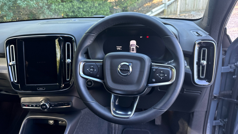 Volvo XC40 2.0 B4P Ultimate Dark 5dr Auto Petrol Estate